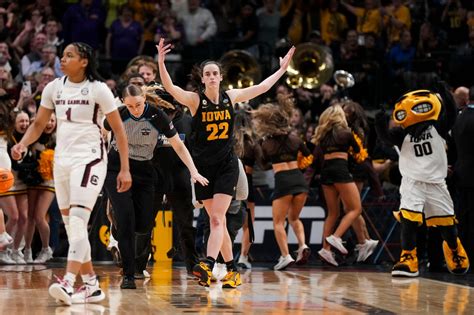 Caitlin Clark: Historic 40.